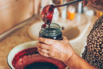 video dulceata mai putina si mai scumpa anul acesta productia de fructe grav afectata din cauza inghetului din primavara 684d05a08351e