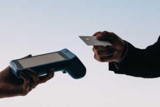 video economistii critica propunerea taxei pe tranzactii bancare daca vrem sa fuga toti banii din tara sau faliment e o masura buna 684521fec5fe7