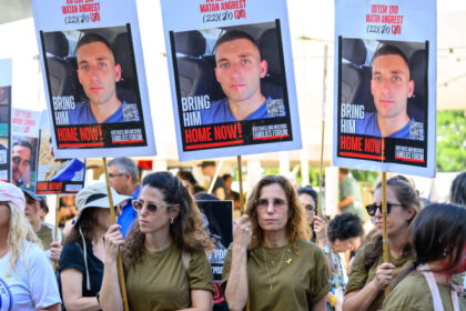 video imaginile rapirii unui militar israelian de catre hamas publicate de catre familia sa ce spune mama ostaticului 68472f417f157