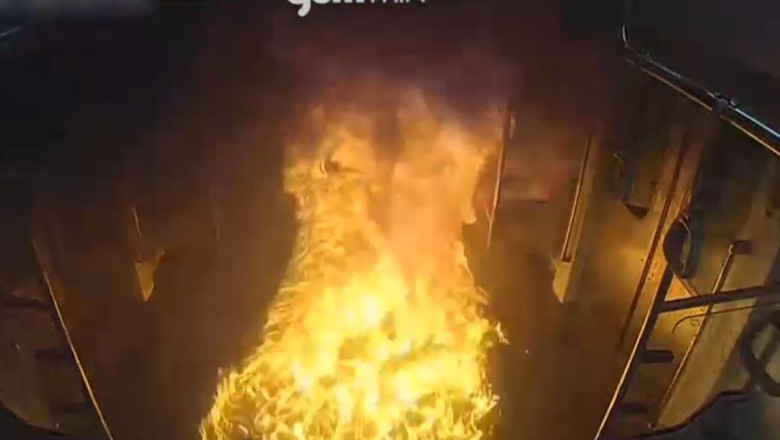 video momentul in care un barbat toarna benzina si da foc unui vagon de metrou plin de calatori in seul 685e33ed50fd1