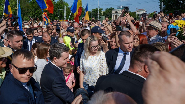 video nicusor dan baie de multime la chisinau presedintele a fost votat de peste 80 dintre basarabenii cu cetatenie romana 6848637242893