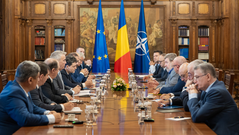 video nicusor dan romania e intr un moment de cotitura deciziile pe care le vom lua vor trasa directia tarii noastre pentru urmatorii ani 6856e598d5c94