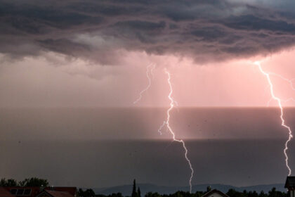 video noua persoane au fost ranite la bordul unui avion ryanair prins de turbulente furtuni violente in sudul germaniei 68418cb208fba