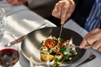 video romanii ies mai rar la restaurant sectorul horeca a inregistrat pierderi de 8 numai in primele luni din acest an 68613ce165dc2
