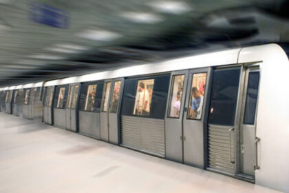 video traficul s a reluat la metrou dupa blocajul de zeci de minute intre statiile constantin brancoveanu si tineretului 683ea44b4d409