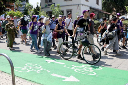 video zeci de israelieni au pornit pe jos pana la granita cu fasia gaza intr un mars de trei zile impotriva razboiului 6841339e76eac