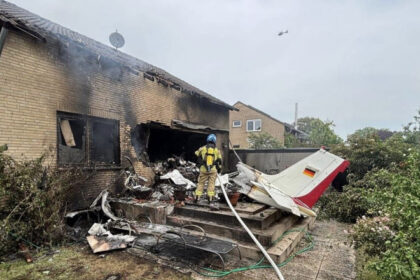 videofoto accident aviatic in germania o aeronava usoara pilotata de o femeie de 71 de ani a lovit o cladire doi morti inclusiv pilotul 683c2e0f87eff