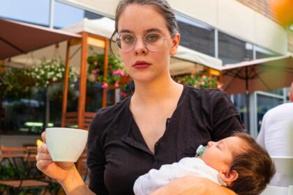 10 parenting habits that make people quietly judge a mom behind her back 688261bf3beec