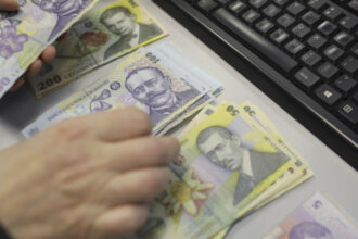 aproape 10 000 de romani au si pensie si salariu de la stat spune bolojan care le sugereaza sa lase locul de munca pentru tineri 687f0e58f00b8