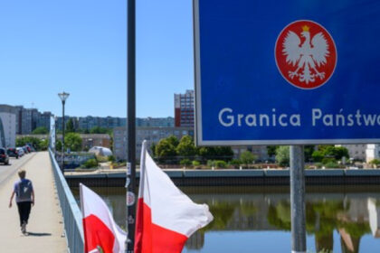 armata poloneza va detasa un efectiv de 5 000 de soldati pentru a sprijini controalele la frontiera cu germania 6867eed768783