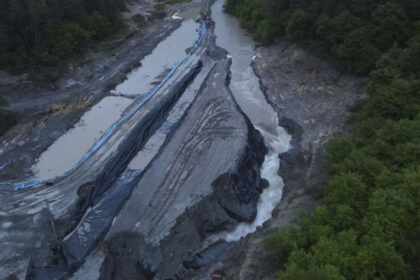 barajul de deviere a paraului corund a fost depasit iar apa s a scurs peste tevi la praid 688a7e14f0f5d