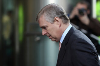 batalia pentru milioanele printului andrew familia virginiei giuffre victima a lui jeffrey epstein se confrunta cu fostul sau sot 687331e120057