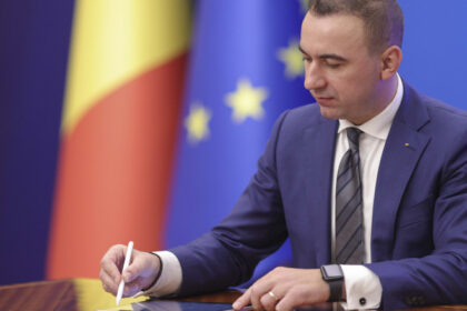 bogdan ivan s a filmat in timp ce a transferat 20 din salariu la stat cred ca acest lucru nu rezolva problemele statului roman 6871133b65ceb