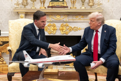 cum a poleit trump cu aur biroul oval mini versailles ul de la casa alba 687ddceab527b