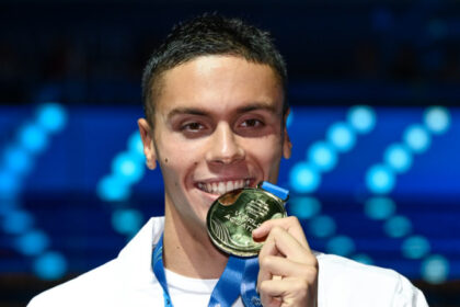 din ce a fost confectionata medalia lui david popovici obtinuta la singapore in proba de 200 m liber 6889df1a827a6