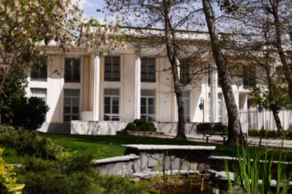 elvetia si a redeschis ambasada din teheran si anunta ca interesele sua vor putea fi reprezentate din nou in iran 686a6070a29b3