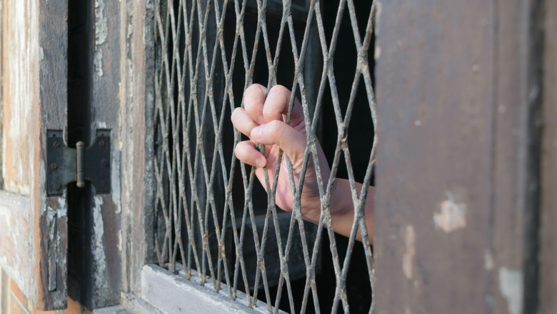 foto doi raniti in grecia intr un atac cu bomba la domiciliul unui gardian de penitenciar 68851b686ff5d