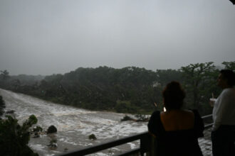 galerie foto inundatii in texas 43 de morti potrivit celui mai recent bilant 27 de fete dintr o tabara crestina inundata sunt inca date disparute 686a0bff30f1e