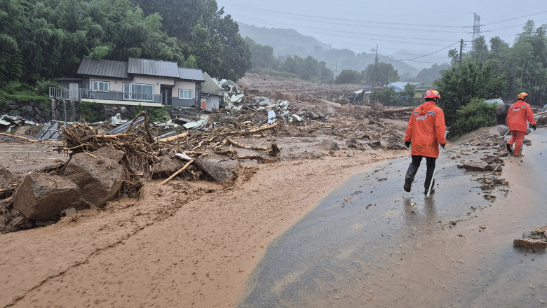 inundatii si alunecari de teren uriase in coreea de sud 14 persoane au murit iar 12 sunt date disparute 687ca17e35f3b
