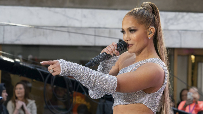 jennifer lopez a ajuns la bucuresti artista va sustine un concert in aceasta seara in piata constitutiei 6885cf695bd18
