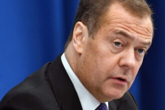 lumea a tremurat reactia ironica a lui medvedev dupa ce trump i a dat un ultimatum lui putin 687600848ff9f