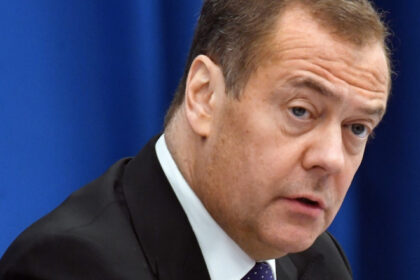 lumea a tremurat reactia ironica a lui medvedev dupa ce trump i a dat un ultimatum lui putin 687600848ff9f