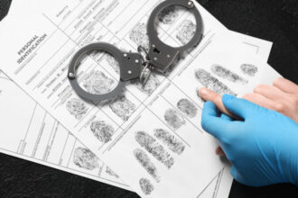 mai multe persoane arestate intr un caz de trafic de persoane si spalare a banilor fete erau recrutate prin metoda loverboy 687e70539e3c7