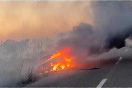 masina cuprinsa de flacari in dolj dupa ce un sofer beat a intrat cu autoturismul intr un sant de colectare a apelor pluviale 6864da2877706