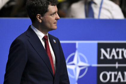 nicusor dan de ziua sua romania sustine abordarea lui donald trump privind cresterea cheltuielior pentru aparare 68656ab11ceab