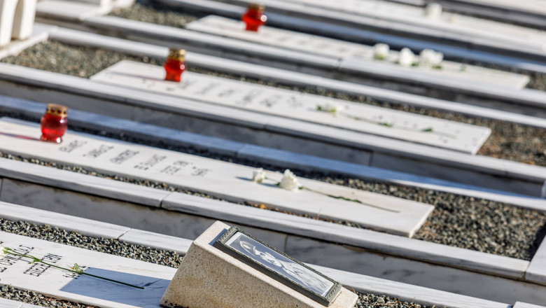 nu vom uita niciodata 51 de ani de la invazia care a divizat ciprul grecii sunt in doliu turcii sarbatoresc 687d0c106b792