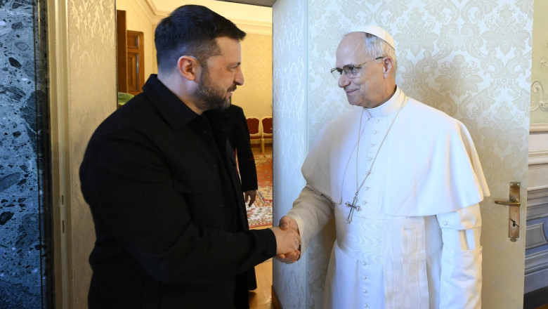 papa leon s a oferit sa gazduiasca negocierile dintre ucraina si rusia la vatican suveranul pontif s a intalnit cu volodimir zelenski 686e98437c64b