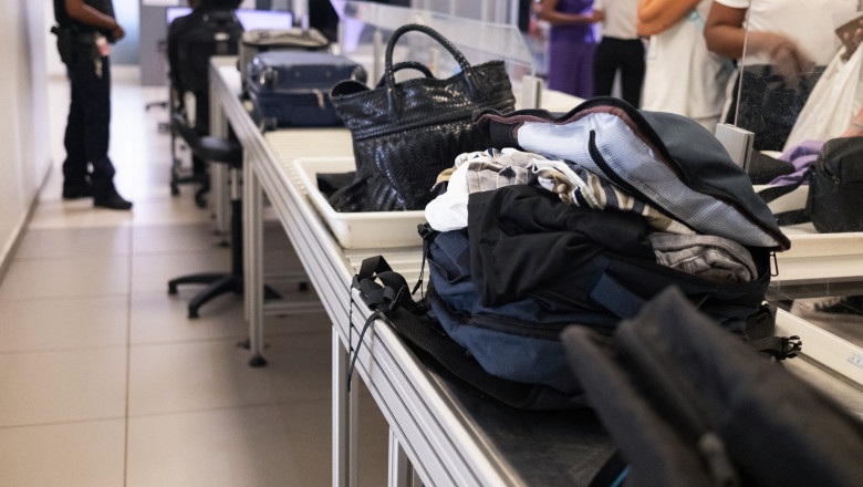 pasagerii nu se vor mai descalta la controalele de securitate din aeroporturile americane la 20 de ani de la implementarea regulii 68726dee05ddd