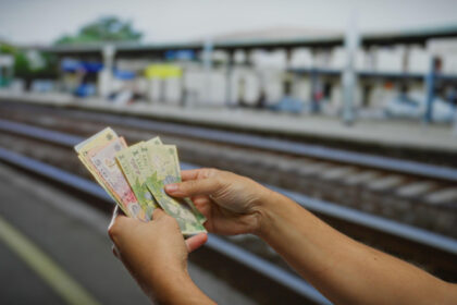 se scumpesc biletele de tren de la 1 august cat vor plati romanii dupa majorarea tva 6888cab4168cc