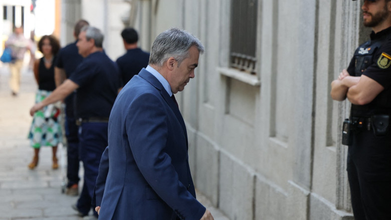 socialistii spanioli vor fi dati afara din partid daca vor fi prinsi cu prostituate 6869510ead9d9