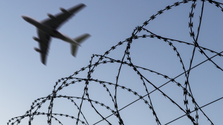 sua au anuntat un zbor de deportare unde au fost trimisi barbarii atat de periculosi pe care nici propriile tari nu i au vrut 68773e0b1b43c