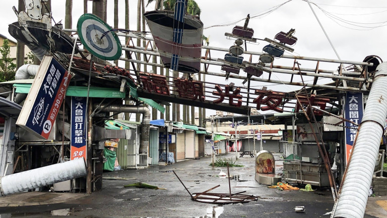taifunul danas a facut ravagii in taiwan doua persoane au murit si alte aproape 500 au fost ranite 686bbcc5cc6cb