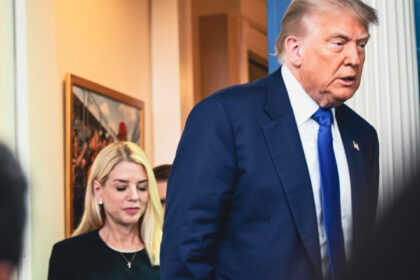 trump ii ia apararea procurorului general pam bondi in scandalul epstein suntem o echipa maga si nu mi place ce se intampla 68734c6190083