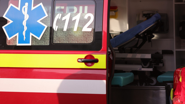 un copil de 12 ani a fost grav ranit dupa ce a cazut intr un canal de patru metri intr o cladire dezafectata din targu mures 687be85e99355