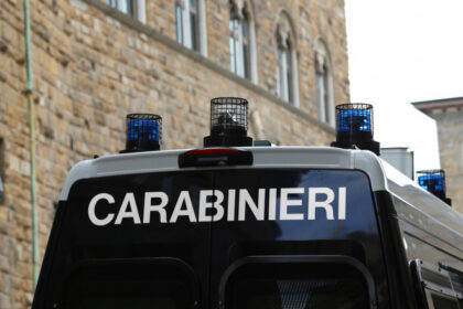 un roman din italia a cazut de la balcon dupa ce si a atacat soacra si partenera care tocmai il parasise 6866d3df6d237