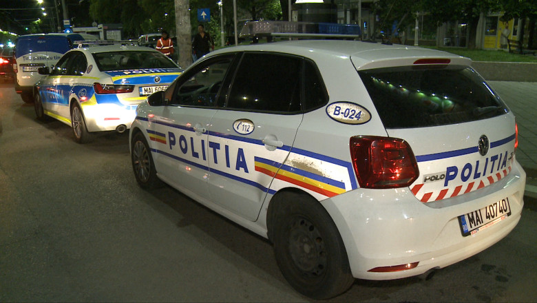 un sofer a aruncat din masina o arma si cartuse ascunse in trusa medicala in timp ce era urmarit de politisti barbatul a fost retinut 686b9b23dc833