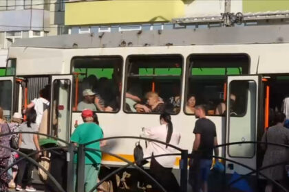 video angajatii stb nemultumiti de masurile de austeritate si lipsurile din transportul public sindicalistii iau in considerare greva 686c98ecc8a47