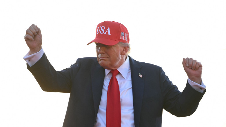 video donald trump a mers in inspectie in texas pentru a evalua pagubele produse de inundatii atat de multa apa in atat de putin timp 687175394e835