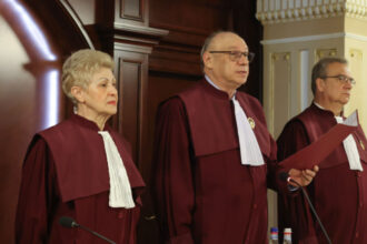 video indemnizatii record pentru cei trei judecatori ccr care isi termina mandatul 180 000 de lei prima de pensionare 6863d6f5ad523