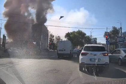 video momentul in care dronele rusesti lovesc un centru de recrutare dintr un oras ucrainean cel putin doua persoane au fost ucise 686663bd4908c