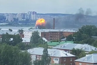 video momentul in care dronele ucrainene lovesc fabrica rusa de aparare aeriana din ijevsk explozii incendii decese si raniti 6863c48de5ab7