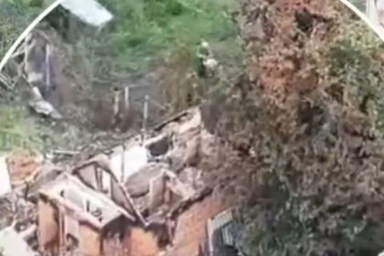 video momentul in care politistii de frontiera ucraineni lovesc un centru de drone si buncare rusesti in regiunea kursk 6864edb9f33fa