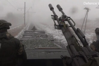 video rusia reinvie strategia trenurilor blindate si arunca in lupta o garnitura construita din piese furate de la caile ferate ucrainene 686f489ea6826