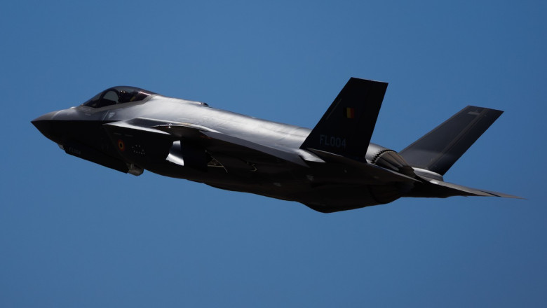 video un avion f 35 al marinei sua s a prabusit in california pilotul a reusit sa se catapulteze in siguranta 688b166f39f39