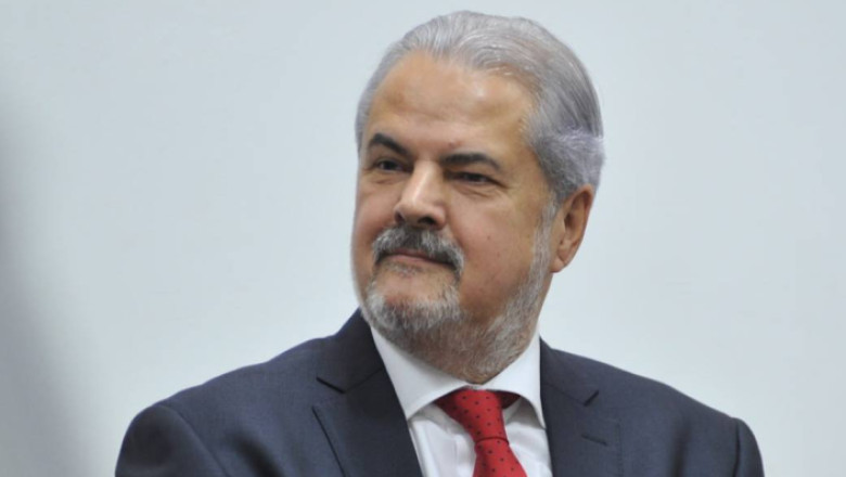 adrian nastase este suparat pe romanii care n au tinut doliu pentru ion iliescu si ii numeste progresisti 68977f58494fd