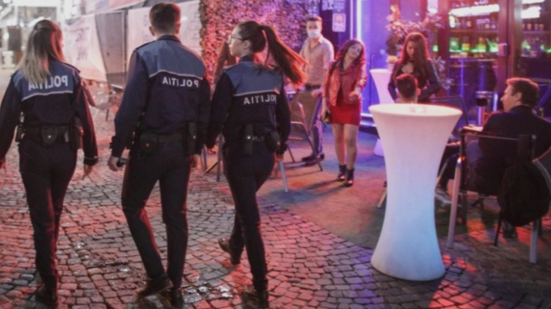 atac armat in centrul bucurestiului un barbat a deschis focul in fata unui club apoi a fugit politia in stare de alerta